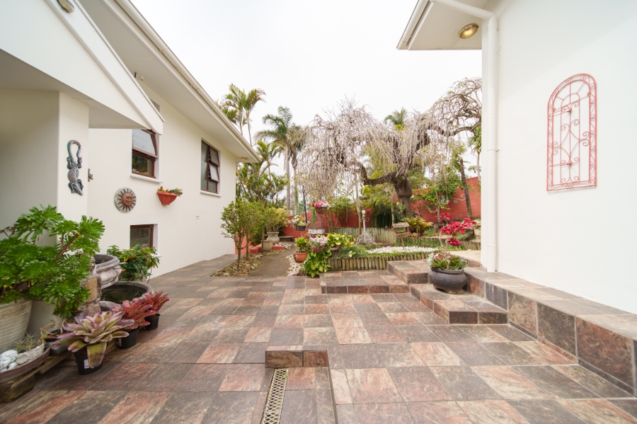 4 Bedroom Property for Sale in Bonza Bay Eastern Cape